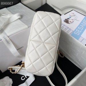 Chanel Hobo Shoulder Bag 16cm AS3111 Lambskin Leather Gold Hardware Spring/Summer 2022 Collection - Image 4