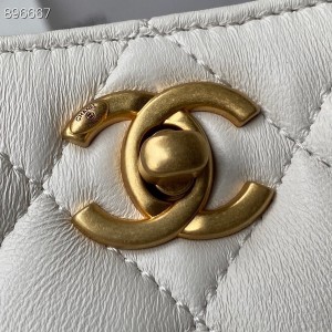 Chanel Hobo Shoulder Bag 16cm AS3111 Lambskin Leather Gold Hardware Spring/Summer 2022 Collection - Image 7