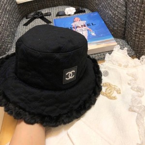 Chanel Logo Fur Bucket Hat Fall/Winter 2020 Collection - Image 4