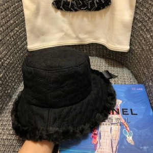 Chanel Logo Fur Bucket Hat Fall/Winter 2020 Collection - Image 9