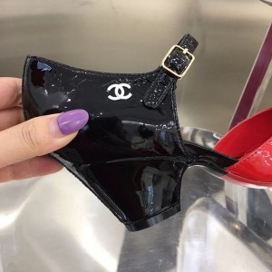 Chanel Mary Jane Two-Tone Pumps Patent Leather Spring/Summer 2020 Collection - Image 6