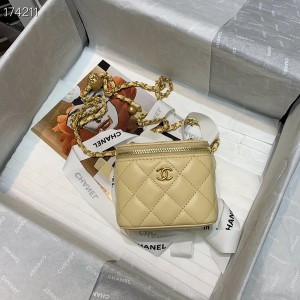 Chanel Mini Vanity Case Bag with Charm Chain 10cm Lambskin Leather Gold Hardware Spring/Summer 2021 Collection - Image 4