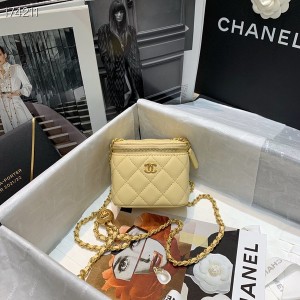 Chanel Mini Vanity Case Bag with Charm Chain 10cm Lambskin Leather Gold Hardware Spring/Summer 2021 Collection - Image 6