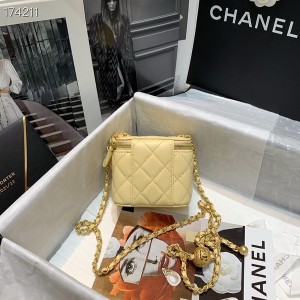 Chanel Mini Vanity Case Bag with Charm Chain 10cm Lambskin Leather Gold Hardware Spring/Summer 2021 Collection - Image 7