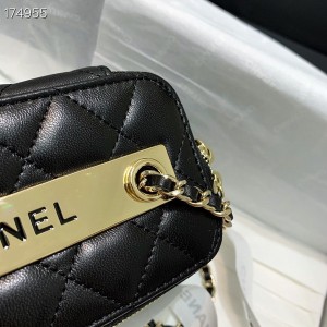 Chanel Mini Vanity Case Shoulder Bag 18cm Gold Hardware Lambskin Leather Spring/Summer 2021 Collection - Image 4