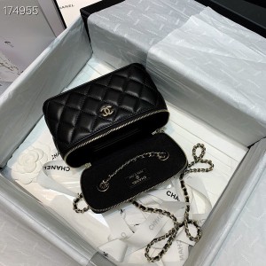 Chanel Mini Vanity Case Shoulder Bag 18cm Gold Hardware Lambskin Leather Spring/Summer 2021 Collection - Image 5
