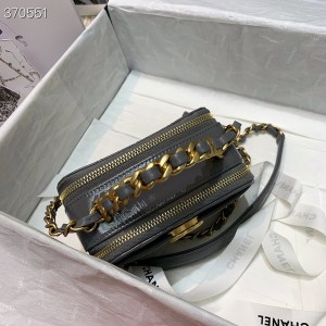 Chanel Mini Vanity Case With Woven Chain Handle 14cm AS2178 Lambskin Leather Gold Hardware Fall/Winter 2020 Collection - Image 6