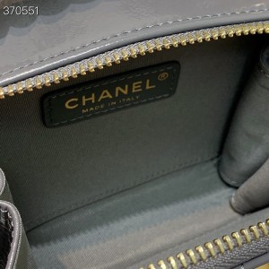 Chanel Mini Vanity Case With Woven Chain Handle 14cm AS2178 Lambskin Leather Gold Hardware Fall/Winter 2020 Collection - Image 9