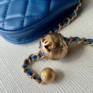 Chanel Mini Waist Bag with Charm Chain 10cm Lambskin Leather Gold Hardware Fall/Winter 2020 Collection - Image 4