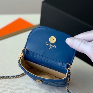 Chanel Mini Waist Bag with Charm Chain 10cm Lambskin Leather Gold Hardware Fall/Winter 2020 Collection - Image 6