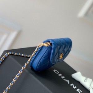 Chanel Mini Waist Bag with Charm Chain 10cm Lambskin Leather Gold Hardware Fall/Winter 2020 Collection - Image 7
