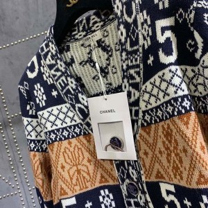 Chanel Motif Cardigan Womens Waist Length Cardigan Fall/Winter 2020 Collection - Image 4