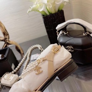 Chanel Pearl Chain Embellished Flats Calfskin Leather Fall/Winter 2021 Collection - Image 7