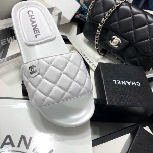 Chanel Quilted Sandals Lambskin Leather Spring/Summer 2020 Collection - Image 4