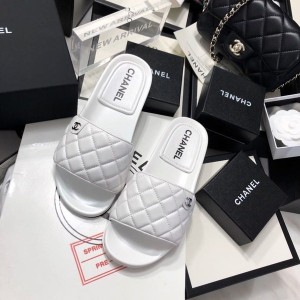 Chanel Quilted Sandals Lambskin Leather Spring/Summer 2020 Collection - Image 5