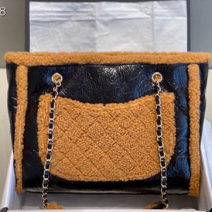 Chanel Teddy Shearling Deauville Tote Bag 33cm Calfskin Leather Gold Hardware Fall/Winter 2019 Collection - Image 4