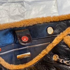 Chanel Teddy Shearling Deauville Tote Bag 33cm Calfskin Leather Gold Hardware Fall/Winter 2019 Collection - Image 5