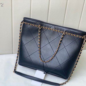 Chanel Tote Shoulder Bag 25cm A2374 Gold Hardware Calfskin Leather - Image 3