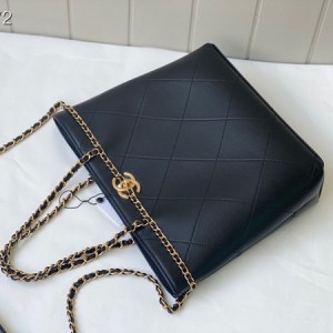 Chanel Tote Shoulder Bag 25cm A2374 Gold Hardware Calfskin Leather - Image 4
