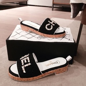 Chanel Woven Chain Cork Mules Sandals Tweed/Calfskin Leather Spring/Summer 2020 Collection - Image 3