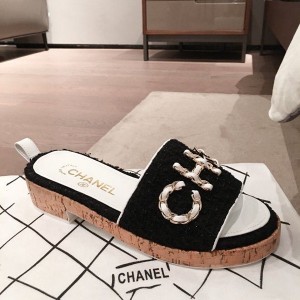 Chanel Woven Chain Cork Mules Sandals Tweed/Calfskin Leather Spring/Summer 2020 Collection - Image 4