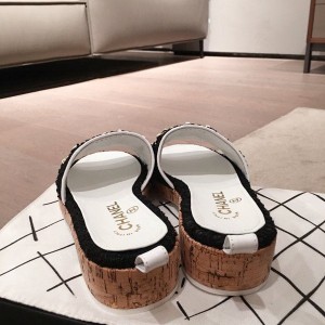 Chanel Woven Chain Cork Mules Sandals Tweed/Calfskin Leather Spring/Summer 2020 Collection - Image 5