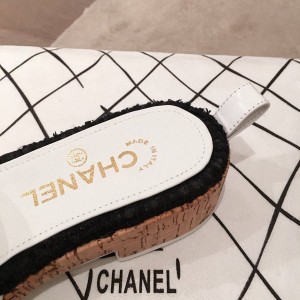 Chanel Woven Chain Cork Mules Sandals Tweed/Calfskin Leather Spring/Summer 2020 Collection - Image 9