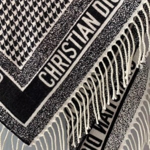 Christian Dior 30 Montaigne Houndstooth Shawl Scarf 140cm Fall/Winter 2019 Collection - Image 3