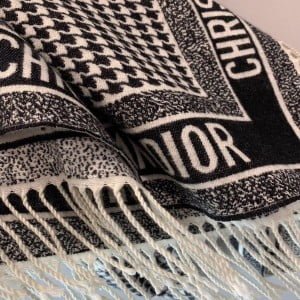 Christian Dior 30 Montaigne Houndstooth Shawl Scarf 140cm Fall/Winter 2019 Collection - Image 4