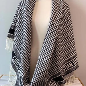 Christian Dior 30 Montaigne Houndstooth Shawl Scarf 140cm Fall/Winter 2019 Collection - Image 5