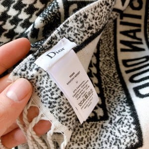 Christian Dior 30 Montaigne Houndstooth Shawl Scarf 140cm Fall/Winter 2019 Collection - Image 6