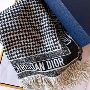 Christian Dior 30 Montaigne Houndstooth Shawl Scarf 140cm Fall/Winter 2019 Collection - Image 7