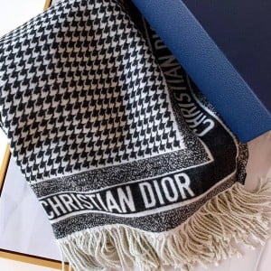 Christian Dior 30 Montaigne Houndstooth Shawl Scarf 140cm Fall/Winter 2019 Collection - Image 8