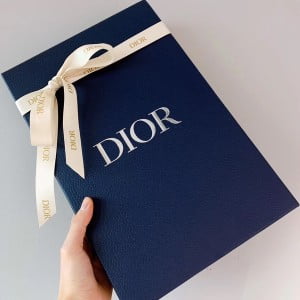 Christian Dior 30 Montaigne Houndstooth Shawl Scarf 140cm Fall/Winter 2019 Collection - Image 9