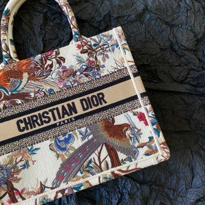 Christian Dior Book Tote Bag 25cm 1265 Jardin d'Hiver Embroidery Embroidered Canvas Fall/Winter 2022 Collection - Image 4