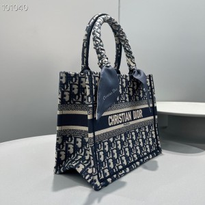 Christian Dior Book Tote Bag 25cm 1265 Oblique Embroidered Canvas Fall/Winter 2022 Collection - Image 3