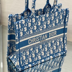 Christian Dior Book Tote Bag 25cm 1265 Oblique Embroidered Canvas Fall/Winter 2022 Collection - Image 3