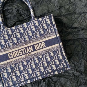 Christian Dior Book Tote Bag 25cm 1265 Oblique Embroidered Canvas Fall/Winter 2022 Collection - Image 4