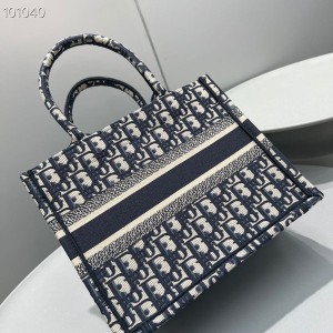 Christian Dior Book Tote Bag 25cm 1265 Oblique Embroidered Canvas Fall/Winter 2022 Collection - Image 4