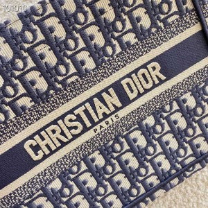 Christian Dior Book Tote Bag 25cm 1265 Oblique Embroidered Canvas Fall/Winter 2022 Collection - Image 4