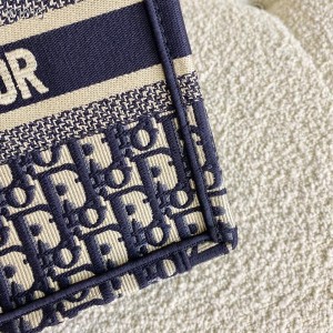 Christian Dior Book Tote Bag 25cm 1265 Oblique Embroidered Canvas Fall/Winter 2022 Collection - Image 5