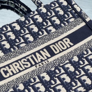 Christian Dior Book Tote Bag 25cm 1265 Oblique Embroidered Canvas Fall/Winter 2022 Collection - Image 5