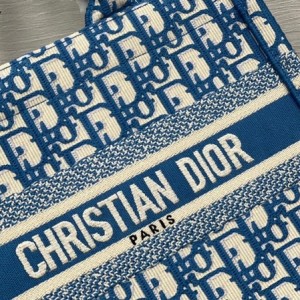 Christian Dior Book Tote Bag 25cm 1265 Oblique Embroidered Canvas Fall/Winter 2022 Collection - Image 5