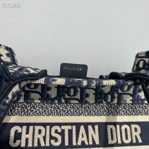 Christian Dior Book Tote Bag 25cm 1265 Oblique Embroidered Canvas Fall/Winter 2022 Collection - Image 6