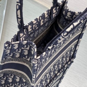 Christian Dior Book Tote Bag 25cm 1265 Oblique Embroidered Canvas Fall/Winter 2022 Collection - Image 6