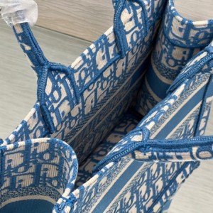 Christian Dior Book Tote Bag 25cm 1265 Oblique Embroidered Canvas Fall/Winter 2022 Collection - Image 6