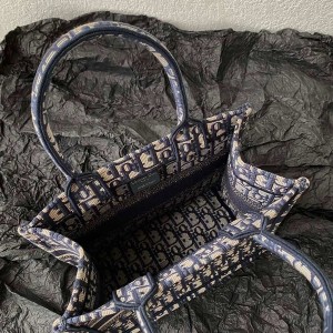 Christian Dior Book Tote Bag 25cm 1265 Oblique Embroidered Canvas Fall/Winter 2022 Collection - Image 7