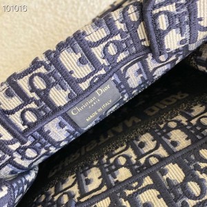 Christian Dior Book Tote Bag 25cm 1265 Oblique Embroidered Canvas Fall/Winter 2022 Collection - Image 8