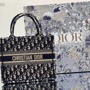 Christian Dior Book Tote Bag 25cm 1265 Oblique Embroidered Canvas Fall/Winter 2022 Collection - Image 8