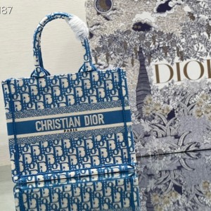 Christian Dior Book Tote Bag 25cm 1265 Oblique Embroidered Canvas Fall/Winter 2022 Collection - Image 8